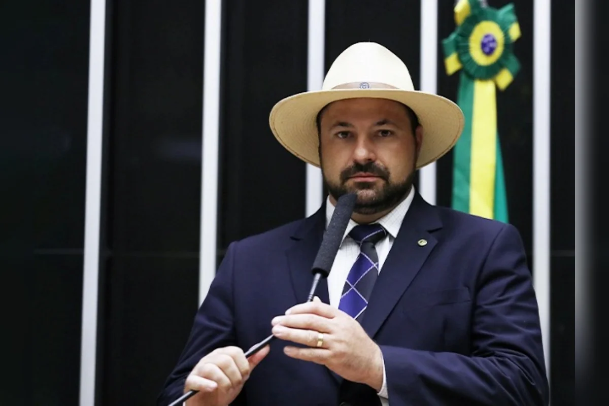 Deputado visitado por motorista de Vorcaro fez projetos de interesse do Master