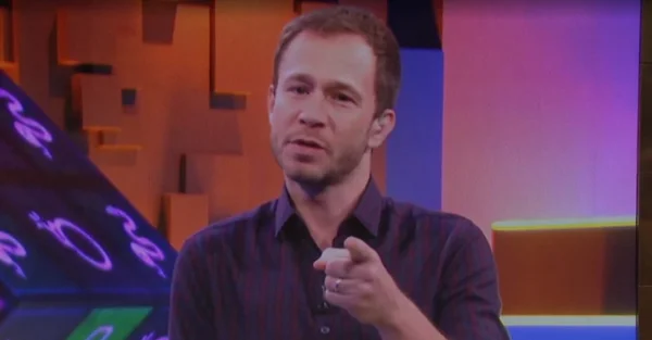 BBB20: Tiago Leifert para Pyong: “Você não é vítima, é infrator”