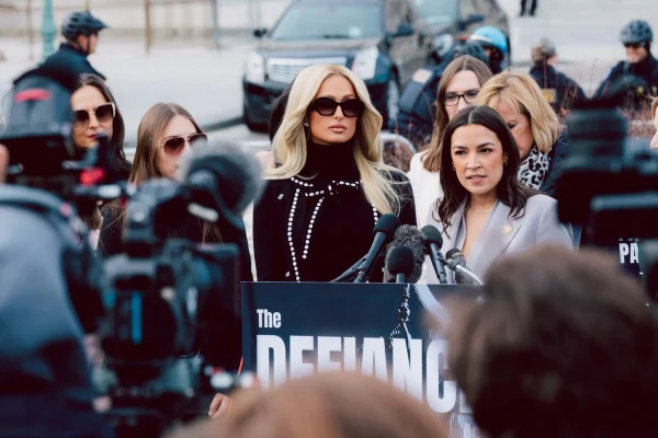 paris hilton causas sociais ativismo - metrópoles