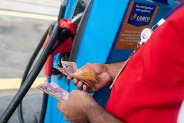 Posto de combustível - Metrópoles