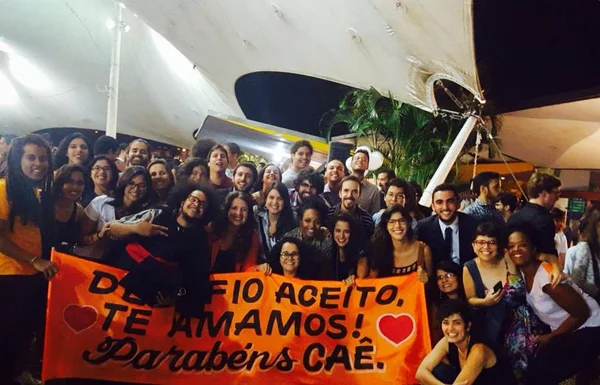 Estudante transexual que ganhou direito de usar nome social na UnB se forma e faz discurso provocador