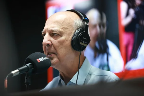 Arruda promete pagar 14° a professores e zerar cargos comissionados - destaque galeria Arruda promete pagar 14° a professores e zerar cargos comissionados - destaque galeria