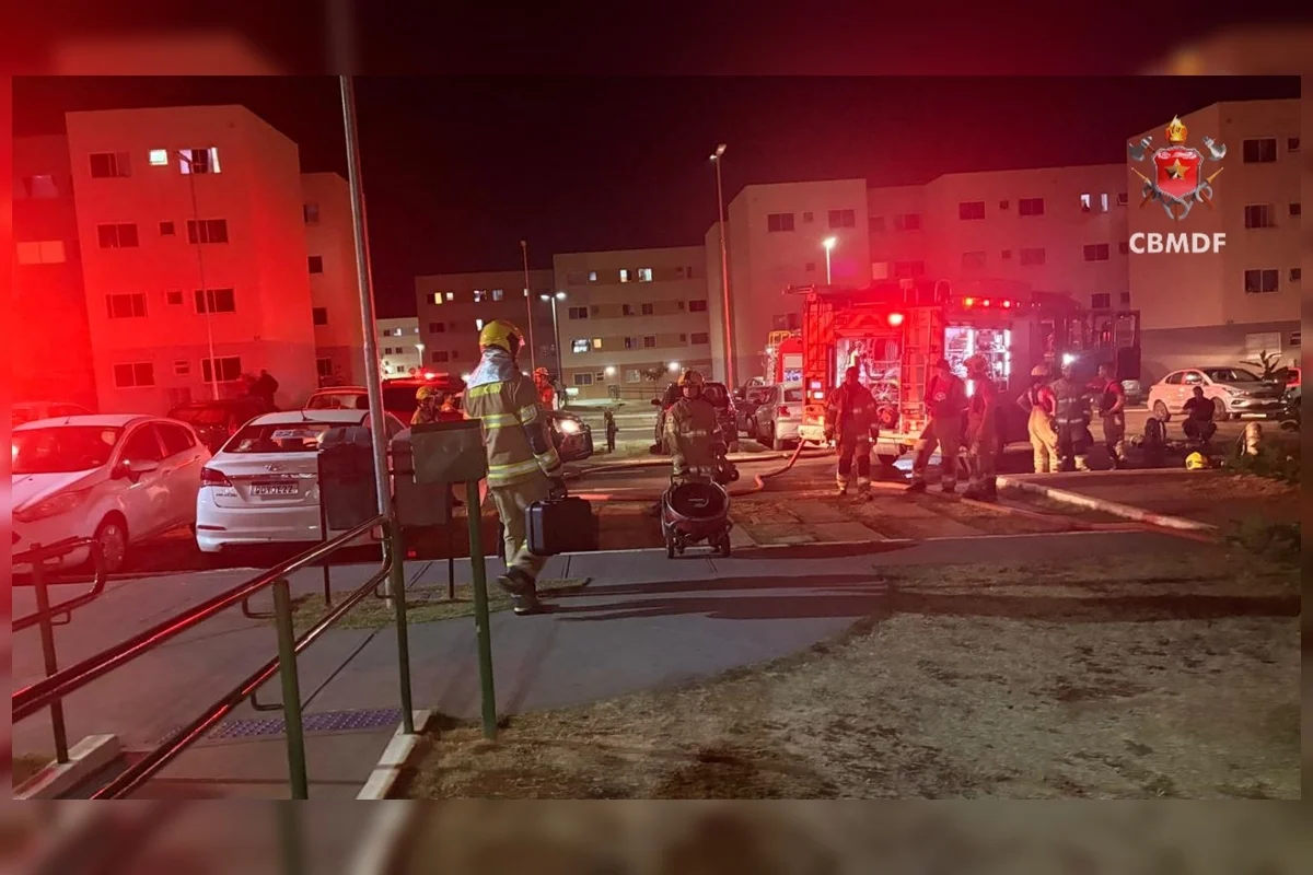 Um apartamento foi consumido por chamas e muita fumaça na noite dessa segunda-feira (5/10) Um apartamento foi consumido por chamas e muita fumaça na noite dessa segunda-feira (5/10)