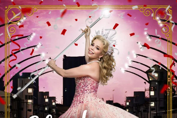 Fabi Bang, conhecida por interpretar a bruxa Glinda no musical Wicked no Brasil, vai desfilar pela Colorado do Brás nesta sexta-feira (13/2) - Metrópoles