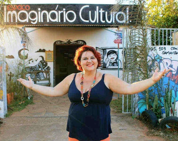 A brasiliense que deu a Samambaia o seu único teatro