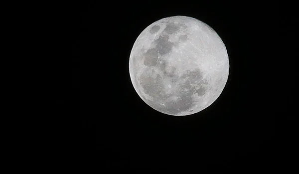 Brasilienses poderão observar a superlua neste domingo