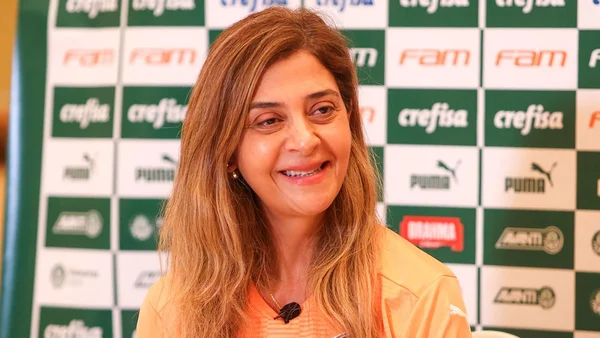 Leila Pereira, presidente do Palmeiras, durante entrevista coletiva