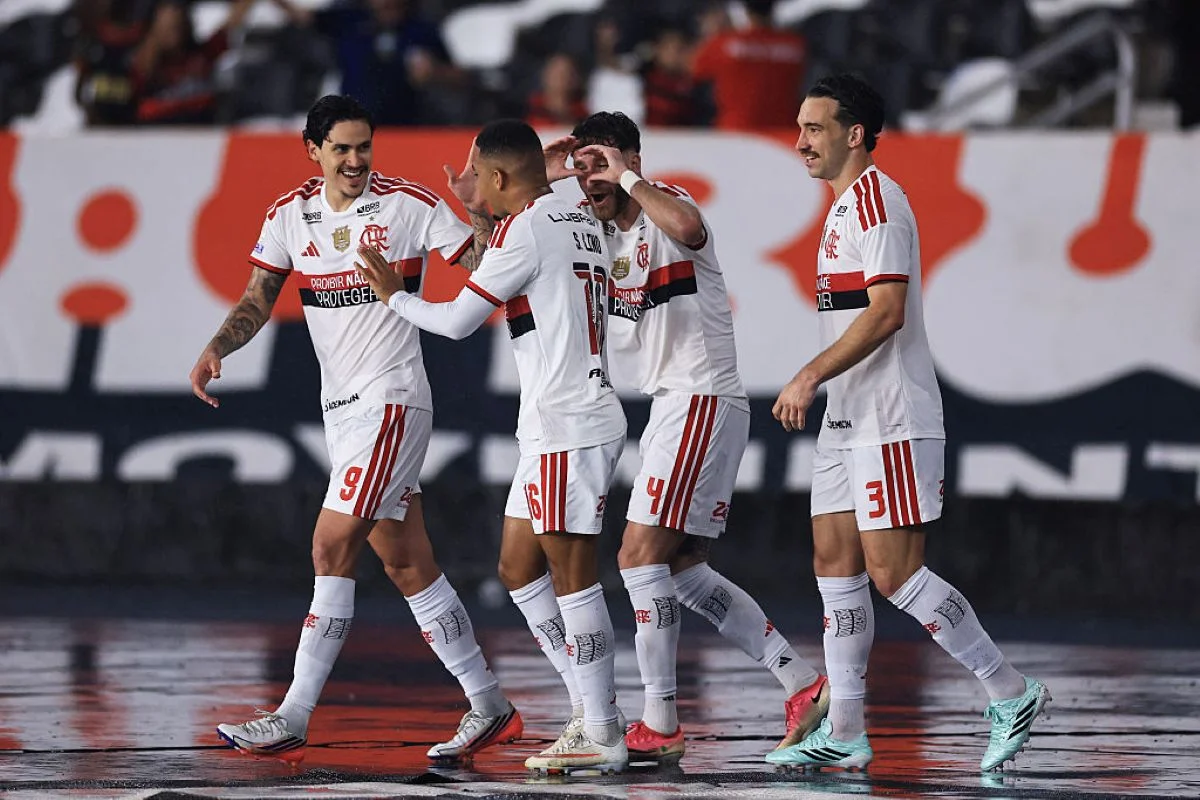 Jogadores do Flamengo comemoram gol sobre o Vasco Jogadores do Flamengo comemoram gol sobre o Vasco