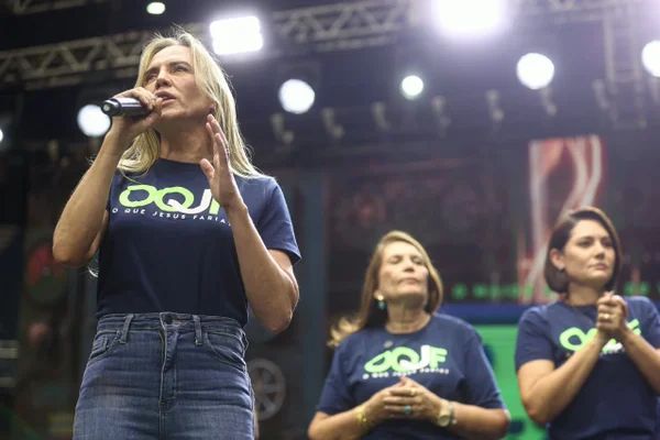 Michelle Bolsonaro defende “Senado forte” diante de crise no STF - destaque galeria Michelle Bolsonaro defende “Senado forte” diante de crise no STF - destaque galeria