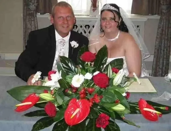 Mulher descobre que marido casou com outra ao ver fotos da cerimônia