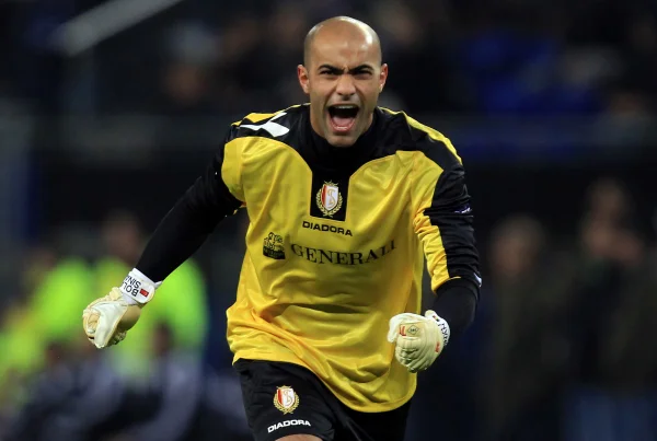 Sinan Bonat foi o primeiro goleiro a marcar um gol de cabeça na Champions - Metrópoles
