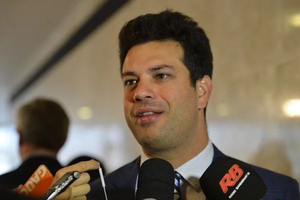 Picciani tenta convencer EUA de que zika não é ameaça ao Rio-2016