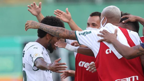 Palmeiras volta a vencer e bate a Chapecoense fora de casa no Brasileirão