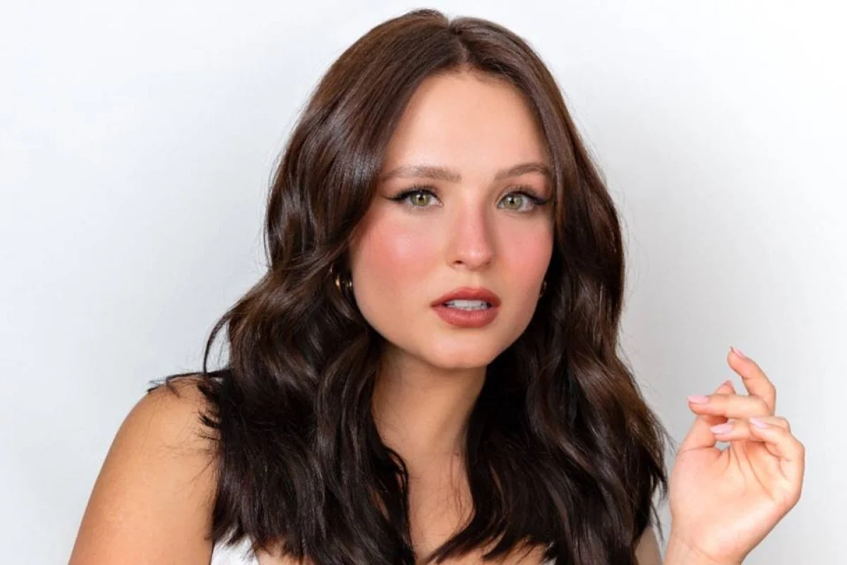 Larissa Manoela é atriz e influenciadora Larissa Manoela é atriz e influenciadora