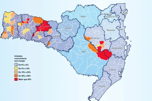 Imagem colorida de regiões que ficaram sem luz devido ciclone em SC