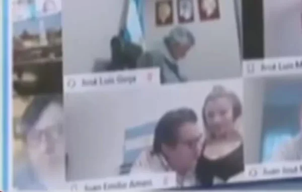 Deputado é expulso após se flagrado ao beijar seios de mulher. Assista