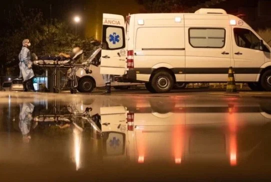 Depois de 10 dias abaixo de 400, média móvel de mortes por Covid-19 vai a 418