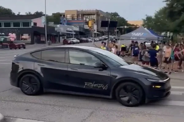 IMAGEM CLORIDA, Robôtáxi circula pelas vias do Texas sem ninguém dirigindo- Metrópoles