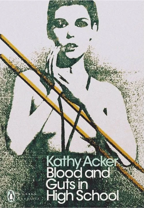 <em>Blood and Guts in High School, de Kathy Acker: </em>escrito no final dos anos 1970, o livro de Kathy Acker conta a história de Janey Smith, uma garota americana de 10 anos que manteve uma relação incestuosa com seu pai. Foi este o conto de Acker que inspirou Despentes a escrever Baise-Moi <em>Blood and Guts in High School, de Kathy Acker: </em>escrito no final dos anos 1970, o livro de Kathy Acker conta a história de Janey Smith, uma garota americana de 10 anos que manteve uma relação incestuosa com seu pai. Foi este o conto de Acker que inspirou Despentes a escrever Baise-Moi