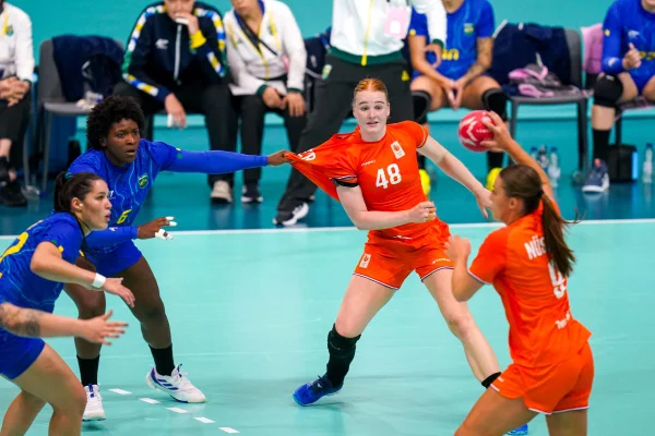 Seleção Brasileira de Handebol contra a Holanda - Metrópoles