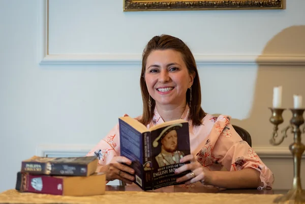Saiba quem é a brasileira notada pela rainha, Charles e Kate Middleton