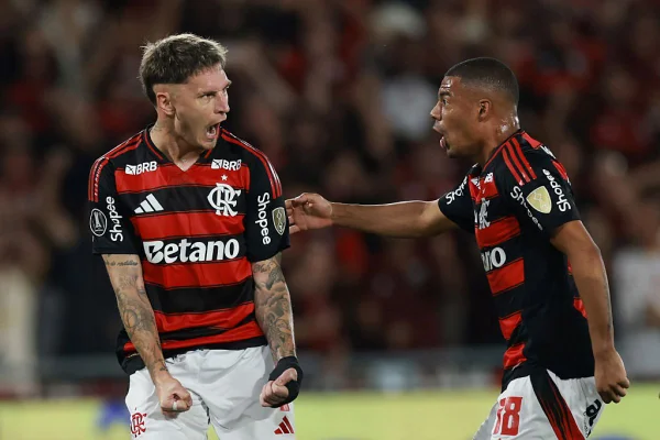 Imagem colorida da partida entre Flamengo x Estudiantes
