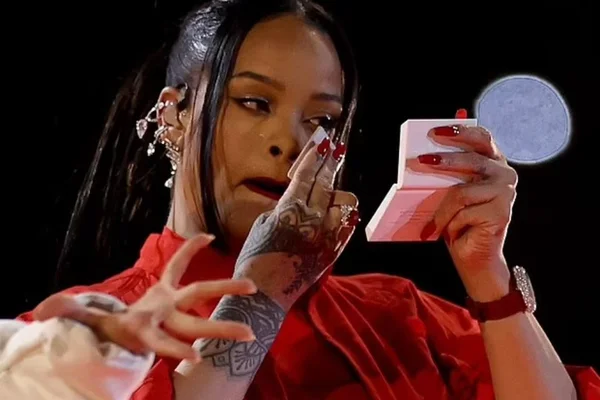 Veja preço do produto da Fenty Beauty usado por Rihanna no Super Bowl