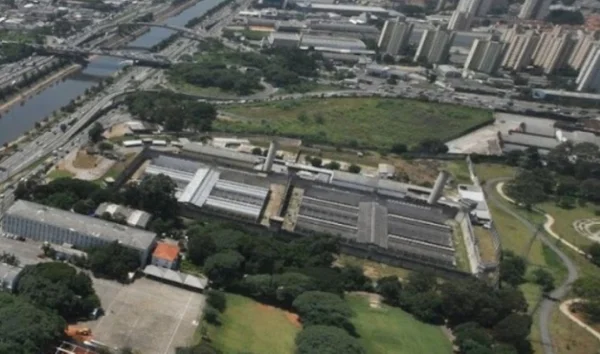 Imagem colorida da vista aérea do Centro de Detenção Provisória (CDP) Belém, na zona leste de São Paulo - Metrópoles