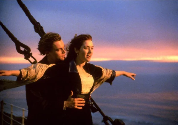 Triângulo amoroso do filme Titanic se reencontra após 20 anos