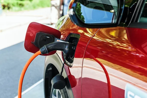 Eletrificação de carros será liderada por aplicativos de transportes