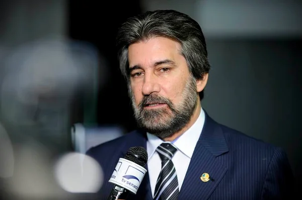 STF determina acareação em inquérito contra senador Valdir Raupp