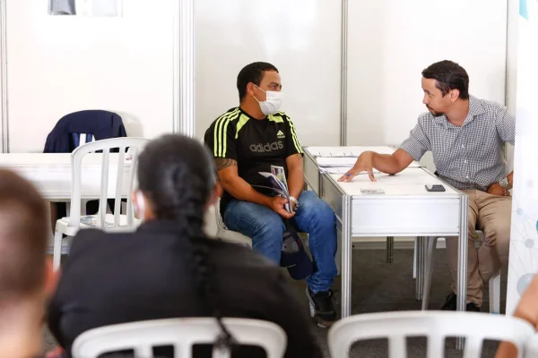 Movimentação em feira de emprego em Aparecida de Goiânia em março de 2022