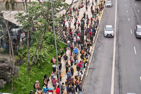 Circulação é interrompida na Linha 15-Prata após acidente com guindaste - destaque galeria Circulação é interrompida na Linha 15-Prata após acidente com guindaste - destaque galeria