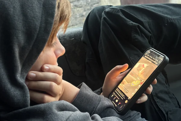 Cidade de Nova York processa redes sociais por viciar crianças - metrópoles