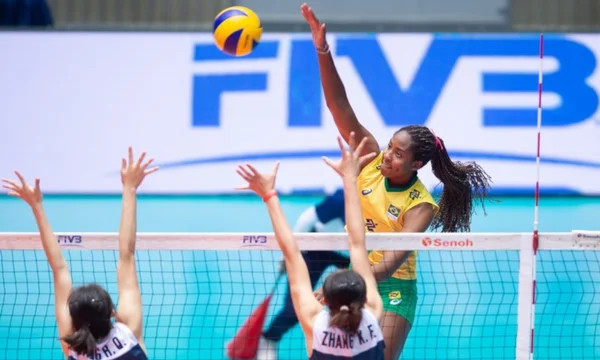 Ana Cristina atuando pela Seleção Brasileira de vôlei - Metrópoles