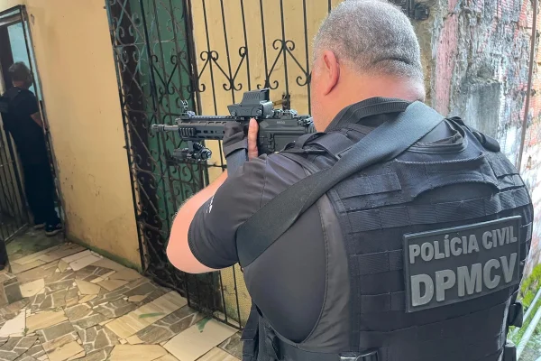 Imagem colorida, agente da Polícia Civil da Bahia (PCBA)- Metrópoles