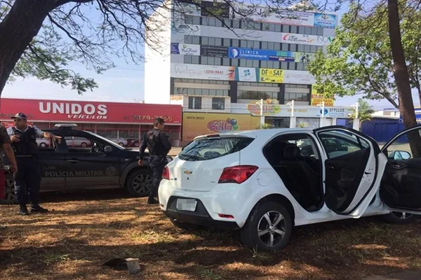 Após perseguição, policiais conseguem recuperar carro roubado no DF