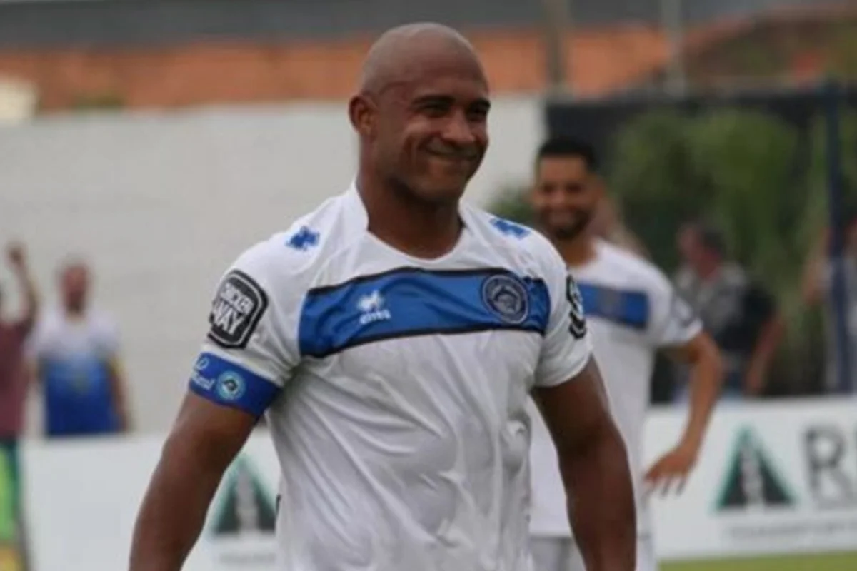 Quem era Brasão, ex-atacante do Santa Cruz morto a tiros aos 44 anos Quem era Brasão, ex-atacante do Santa Cruz morto a tiros aos 44 anos