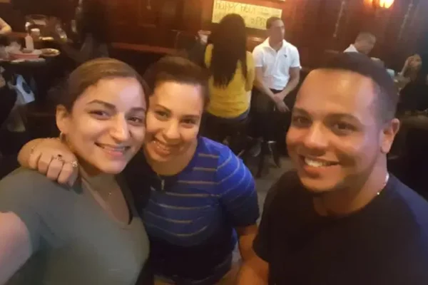 Trio poliamoroso