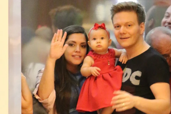 Thais Fersoza brinca com barriga imensa do fim da gestação