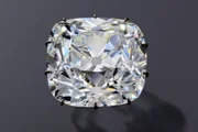 Não roubado: o item mais caro da galeria Apollo, onde houve o roubo, um diamante de 140 quilates avaliado em US$ 60 milhões (cerca de R$ 377 milhões), não foi levado pelos ladrões. Não roubado: o item mais caro da galeria Apollo, onde houve o roubo, um diamante de 140 quilates avaliado em US$ 60 milhões (cerca de R$ 377 milhões), não foi levado pelos ladrões.