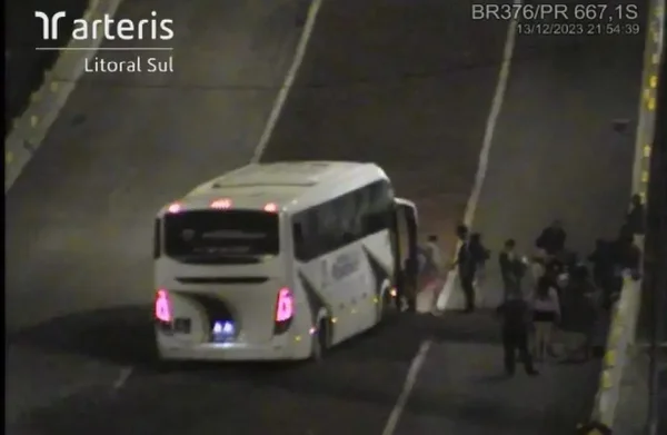 Ônibus que saiu do Pará com 27 passageiros perde freios e aciona área de escape em Guaratuba