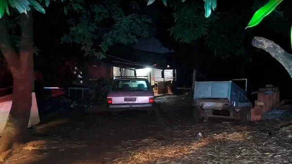 Imagem colorida de casa do jovem