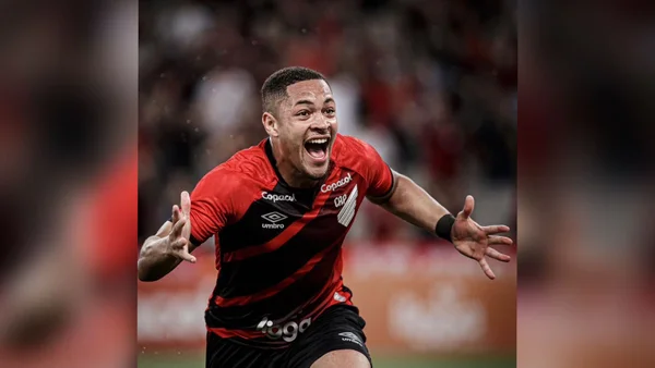 Ex-jogador Deco intermediou compra de Vitor Roque