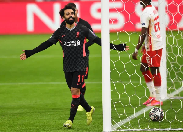 Salah comemora gol do Liverpool na Champions League