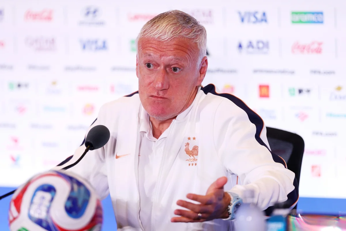 Didier Deschamps em entrevista coletiva da seleção francesa Didier Deschamps em entrevista coletiva da seleção francesa