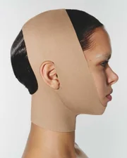 Modelador facial da Skims, marca de Kim Kardashian