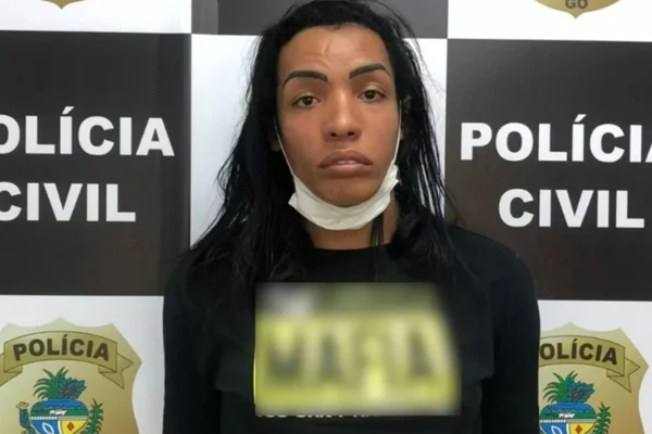 Travesti é presa suspeita de drogar vítimas com pó branco e obrigá-las a fazer transferências por PIX, em Goiânia, Goiás