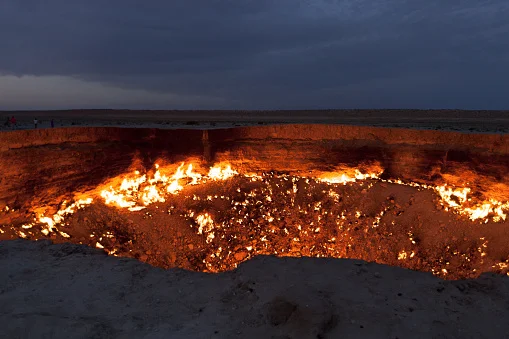 Porta do Inferno queima desde 1971