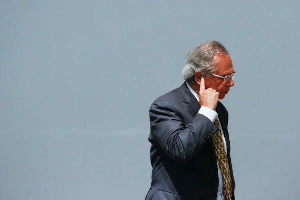 Plano de Guedes é recebido com reserva por parlamentares